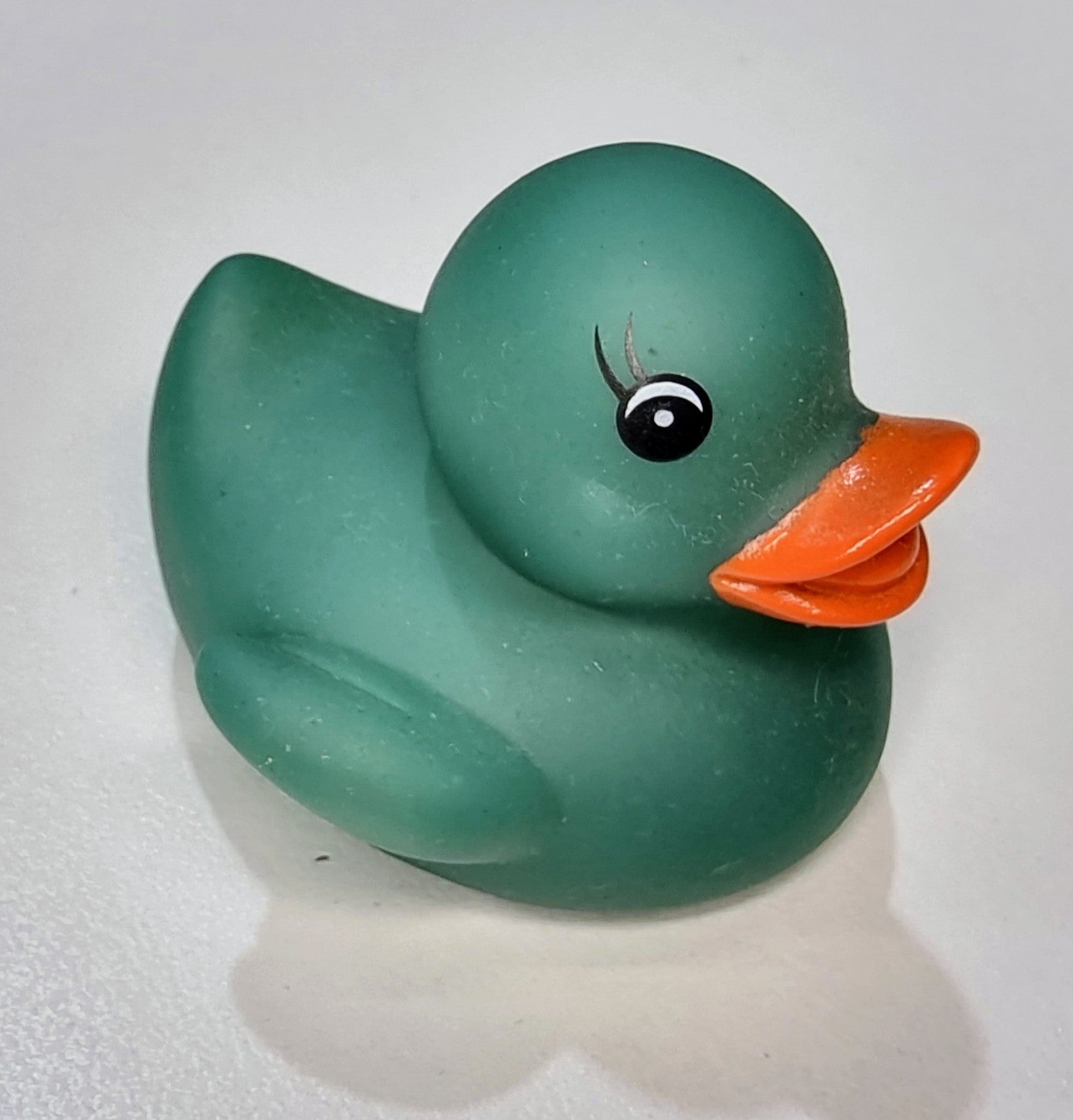 green bath ducky colour changes in warm water. baby bath toy